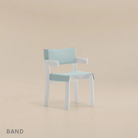 Der Band Stuhl lässt sich vielfältig kombinieren und ist individualisierbar - Kettal.