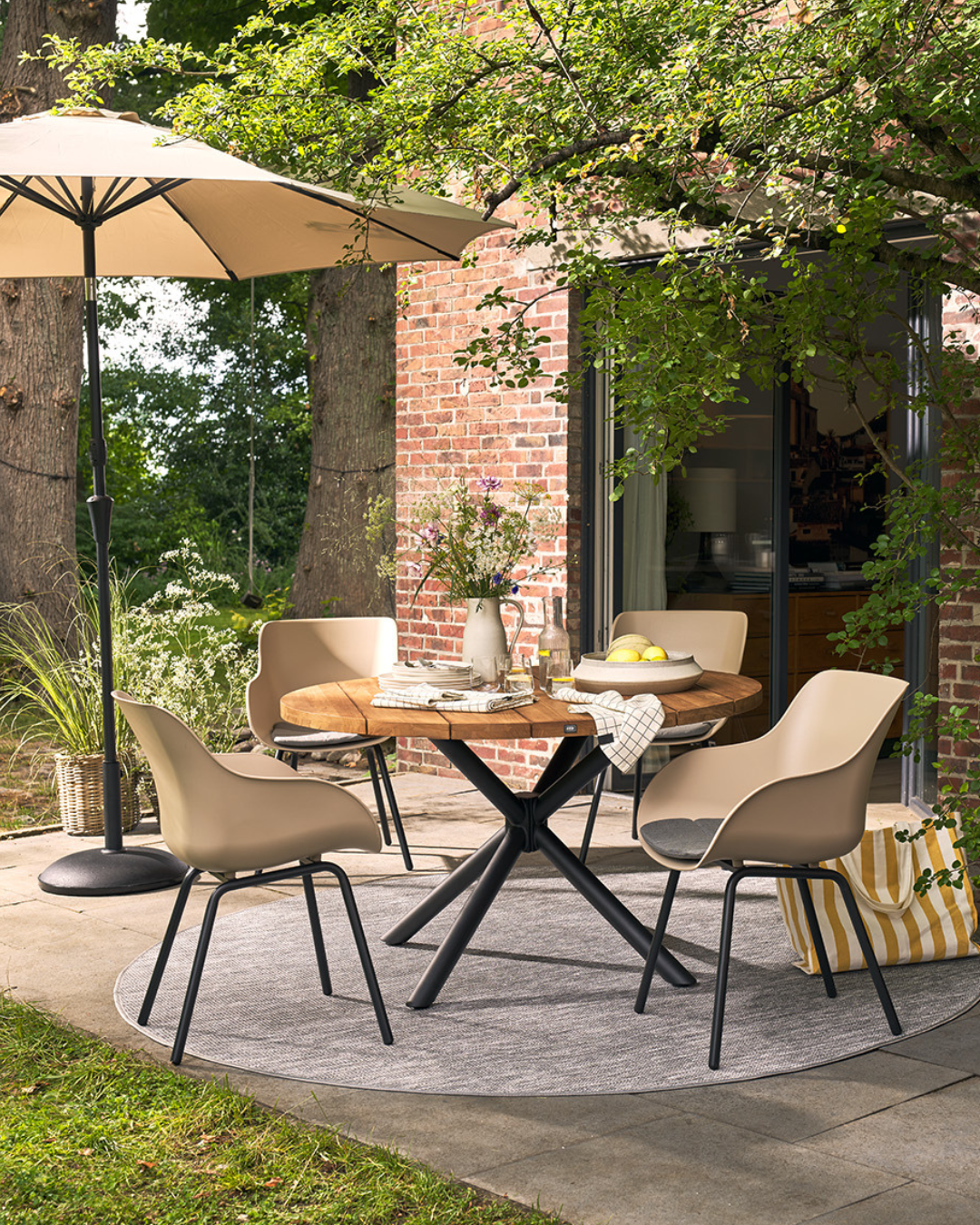 Neue Tische f&uuml;r Terrasse und Balkon